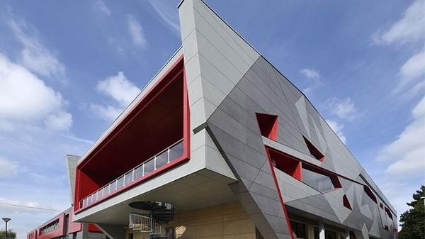 鋁單板廠家教你正確刷洗和維護幕墻鋁單板的方法