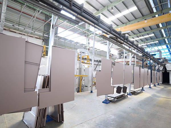 康科鋁單板：全自動一體化噴涂生產線