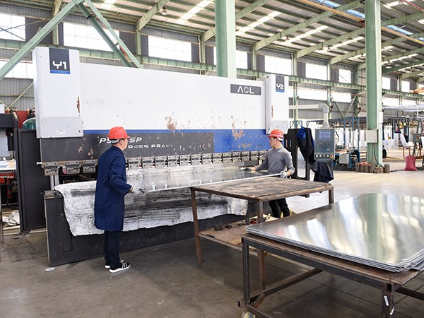 康科鋁單板：數控開槽