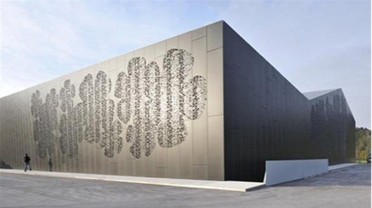 雕花鋁單板和鏤空鋁單板區別在哪