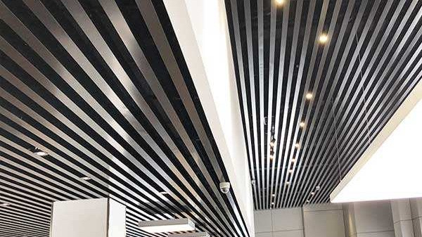 鋁方通吊頂?shù)奶攸c有哪些？跟著國昆鋁單板一起來了解一下吧